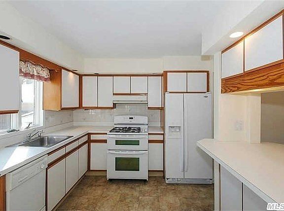 5th image of 24 E 22nd St