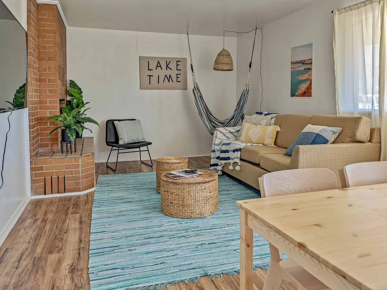 2 bed, 1.0 bath, 699 sqft, $2,078 — Photo 2
