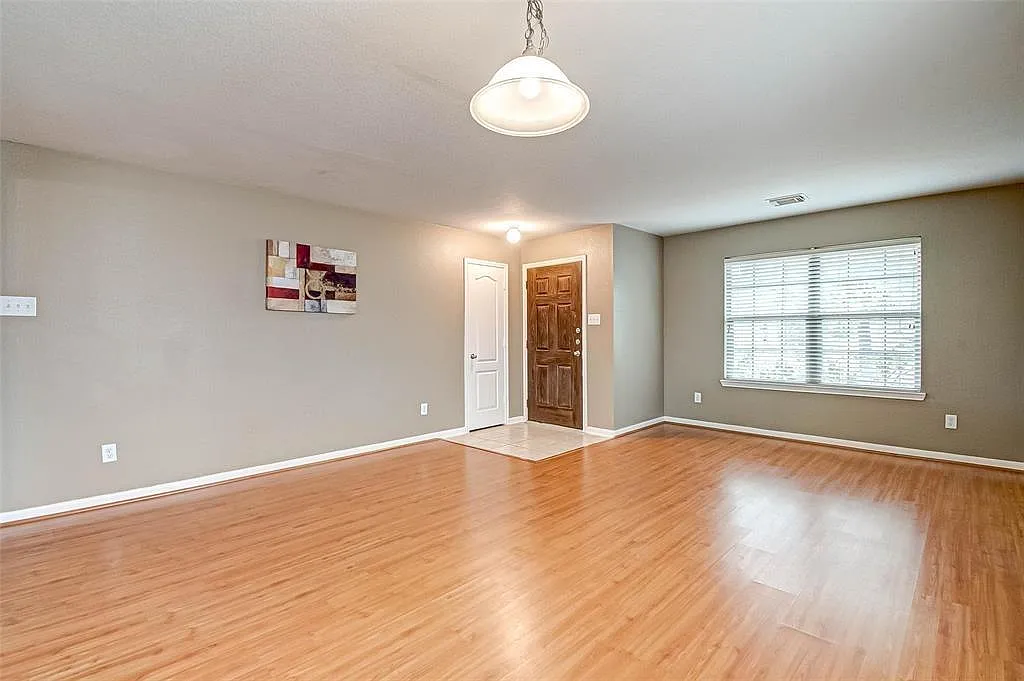 3 bed, 2.0 bath, 1635 sqft, $2,050 — Photo 4