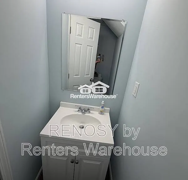 2033 N Fulton Ave — Photo 6
