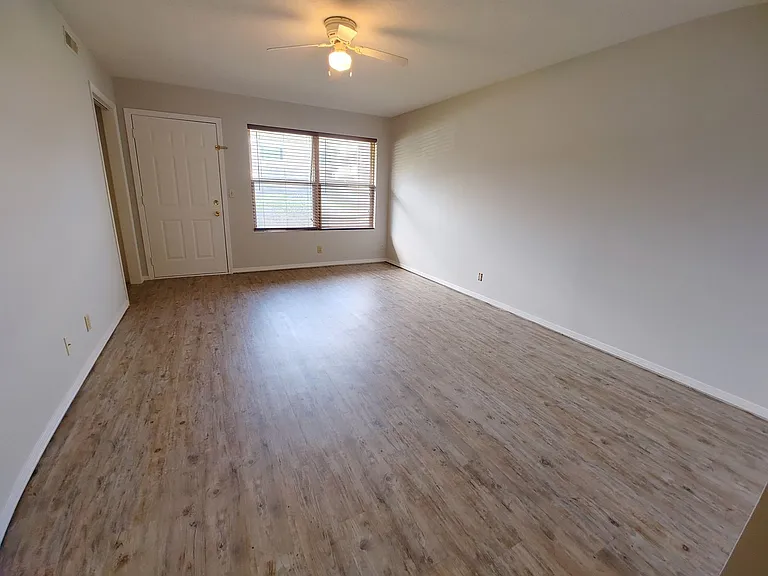 1606 Northbrook — Photo 3