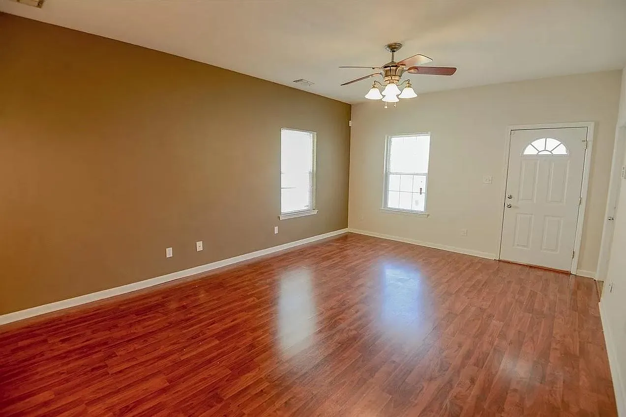 3 bed, 1348 sqft, $1,650 — Photo 1