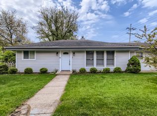 2 Susan Dr, Mount Prospect, IL 60056