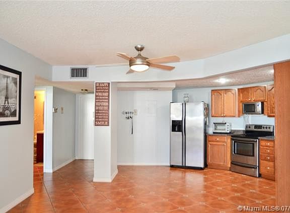 2nd image of 1000 Parkview Dr APT 412
