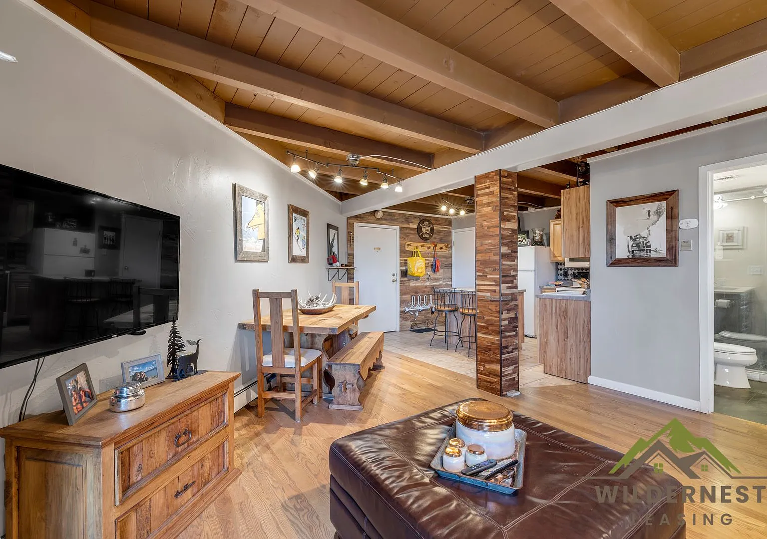 Treehouse Condo - 2 Bedroom/2 Bath Inviting Condo w/All Utilities On Bus Route — Photo 1