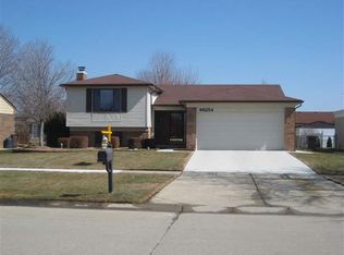 46254 Plum Grove Dr, Macomb, MI 48044