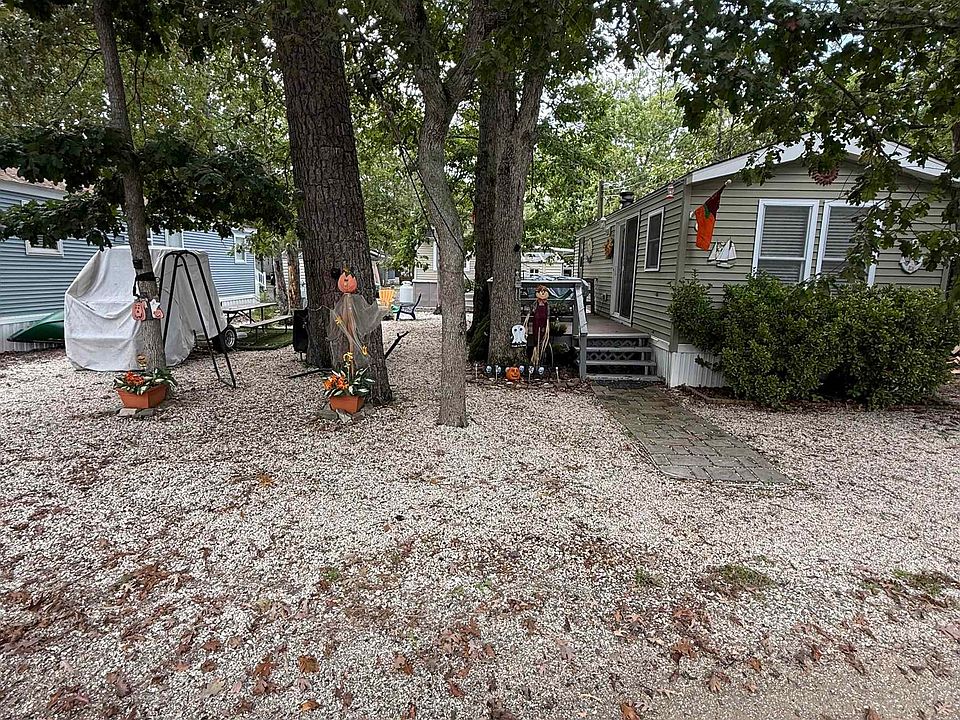 1st image of 515 Corson Tavern Rd