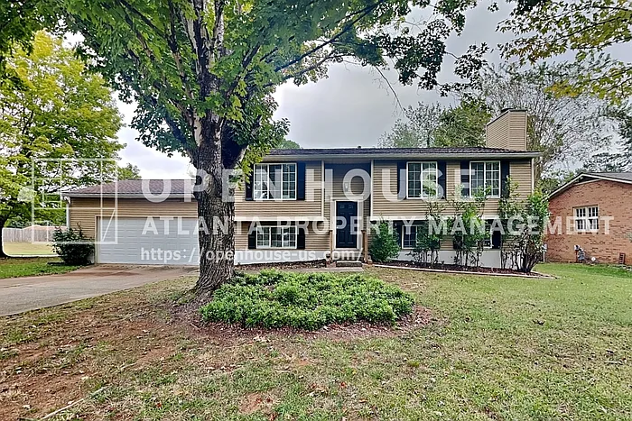 2582 Morgan Lake Dr NE