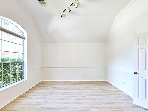 3rd image of 4006 Perry Knoll Ct