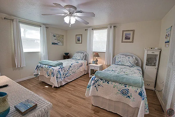 2nd Bedroom - 2 Twins