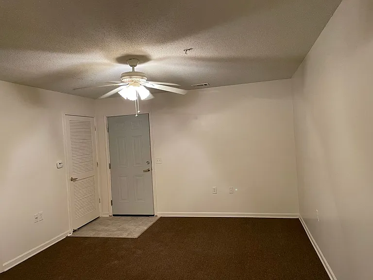 1635 Cobblestone Ln — Photo 9