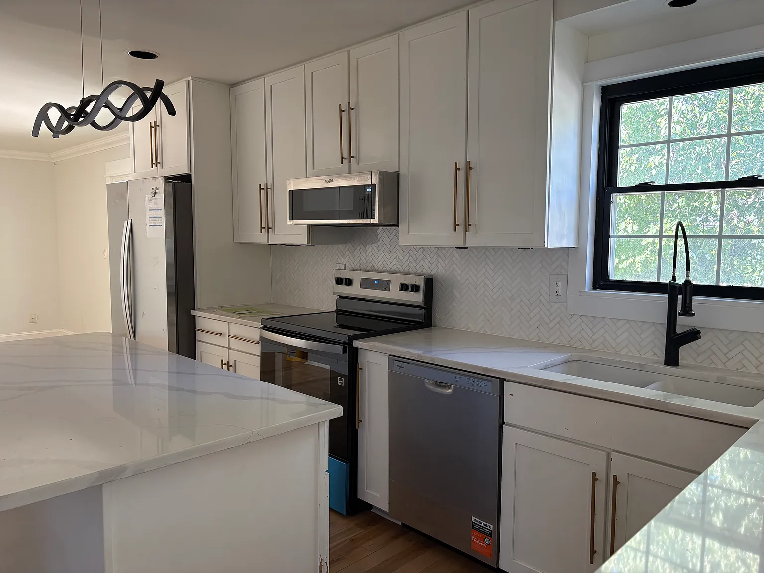 3 bed, 1408 sqft, $2,550 — Photo 4