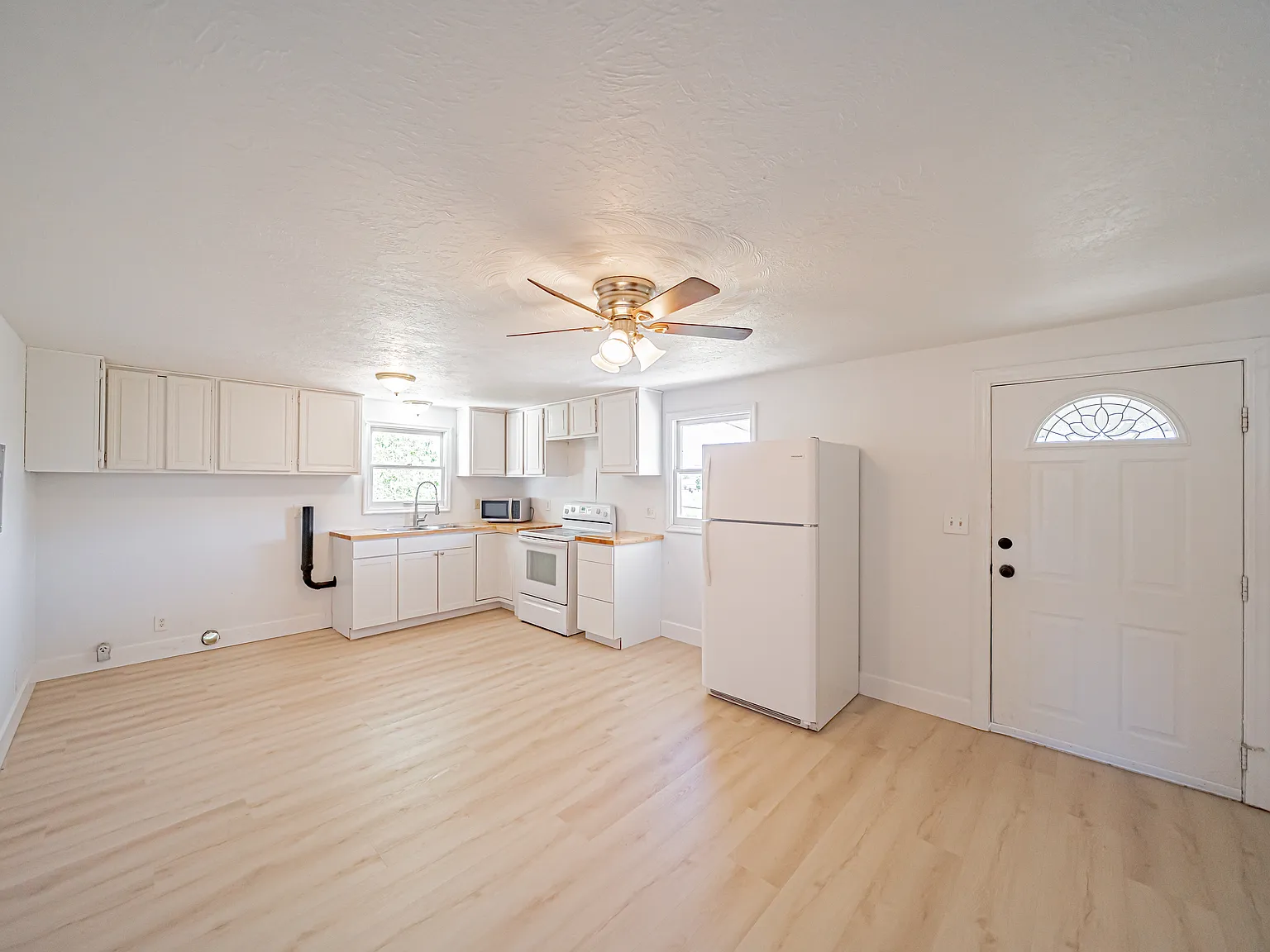 3 bed, 1200 sqft, $1,250 — Photo 2