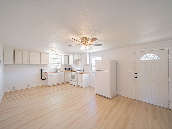 2nd image of 1170 1/2 Alameda Ave