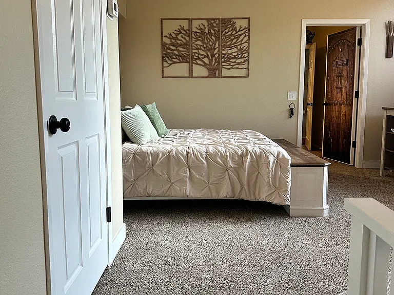677 W Canyon Dr — Photo 14