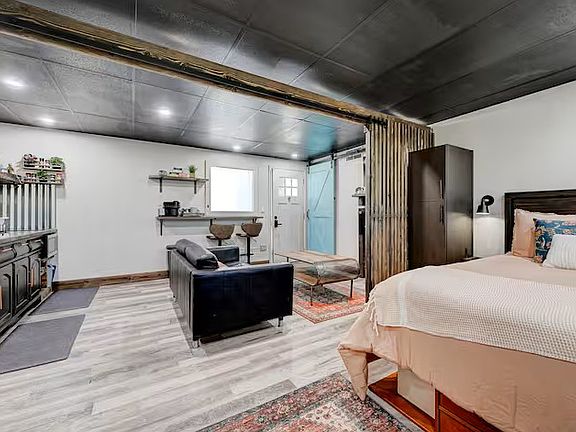 4th image of 835 E Platte Ave #4