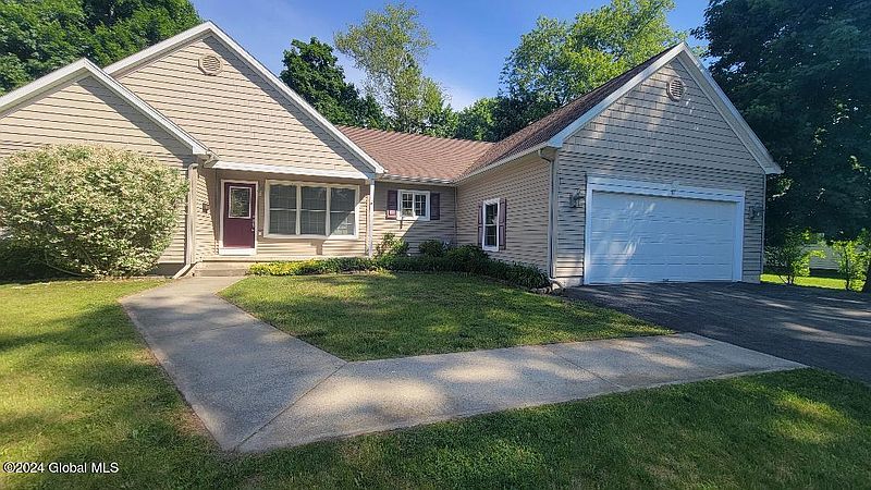 2nd image of 34 Arbor Drive