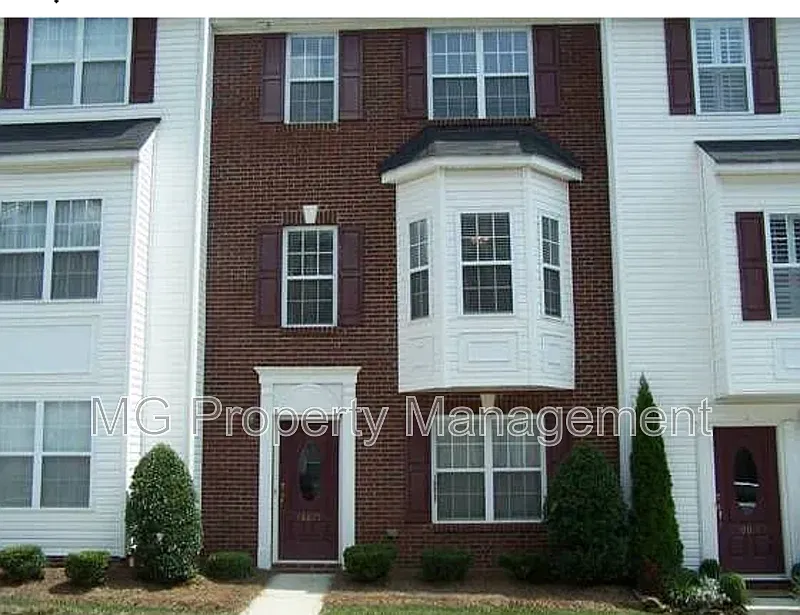 3 bed, 2.0 bath, 1832 sqft, $2,000 — Photo 1