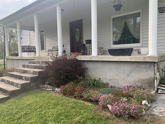 2nd image of 18 Blue Bird Dr
