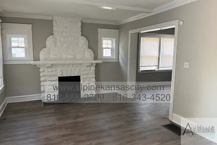 4 bed, 2.0 bath, 2300 sqft, $1,720 — Photo 3