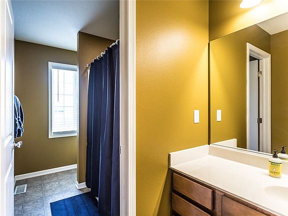 5th image of 580 Villa Ct