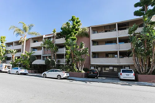 West Knoll Plaza Apartments Photo 1