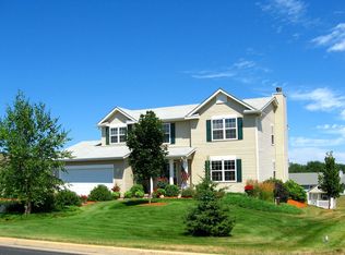 N7776 Maple Ridge Rd, Oconomowoc, WI 53066