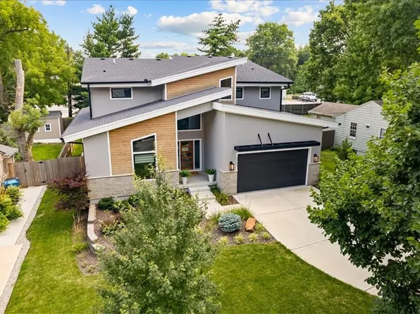 2705 W 74th St, Prairie Village, KS 66208