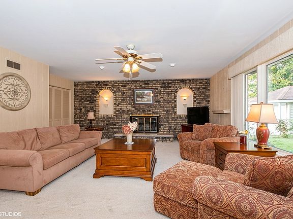 5th image of 8829 S Sproat Ave
