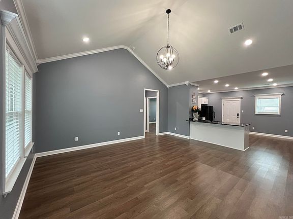 5th image of 65 Springtree Cir