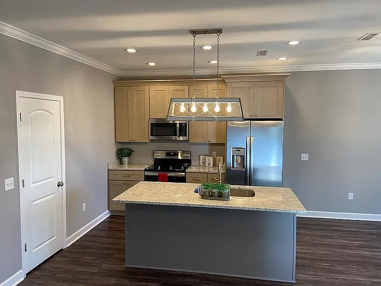 4 bed, 1920 sqft, $2,000 — Photo 2