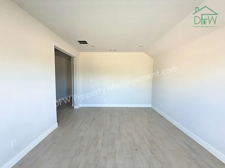 609 Tartane Dr — Photo 8