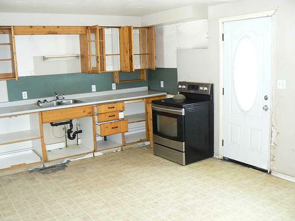 3rd image of 4921 59th Ave