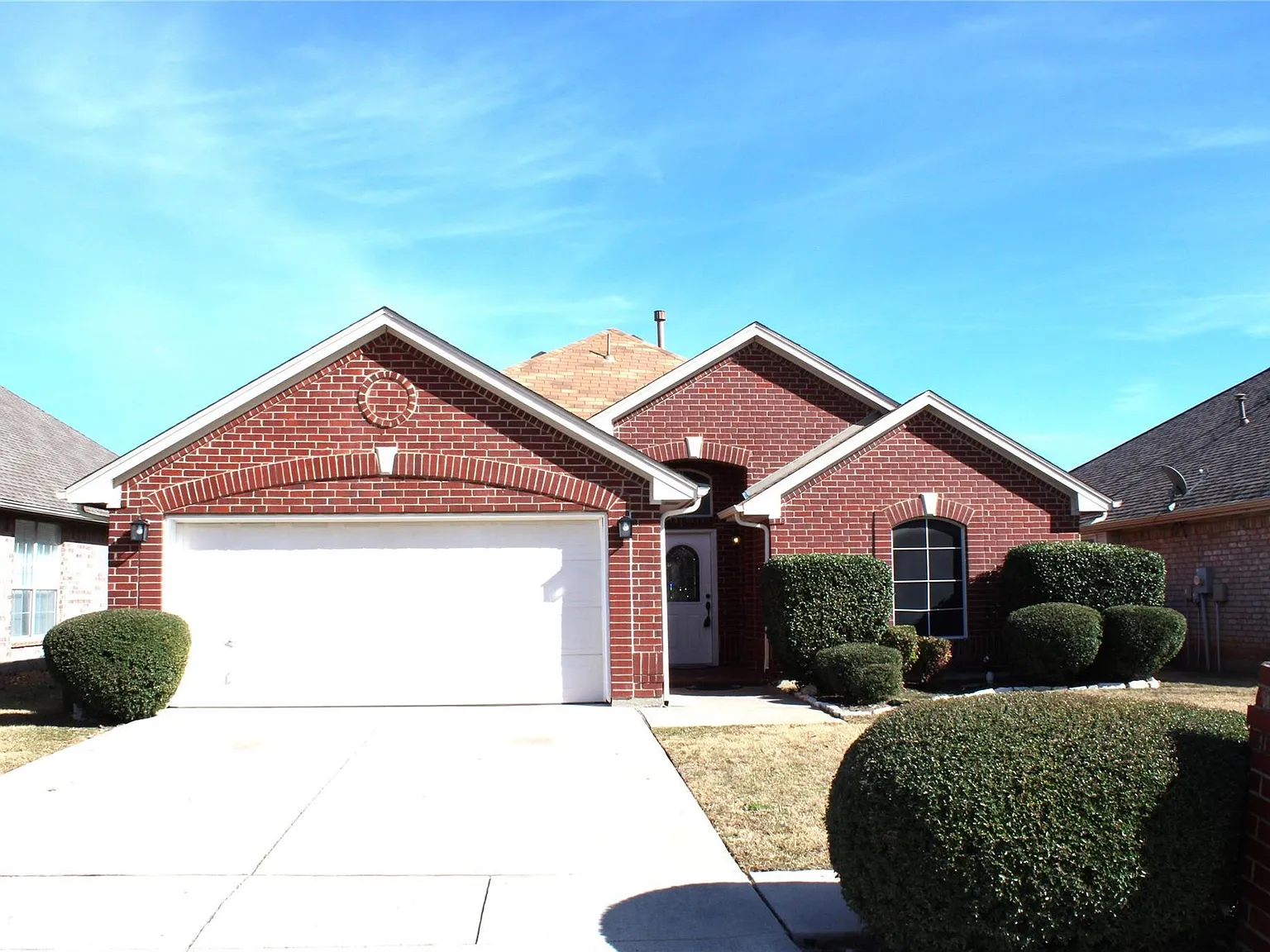 3 bed, 1852 sqft, $2,300 — Photo 2