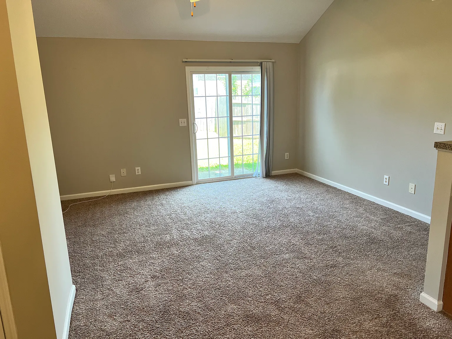 3 bed, 1239 sqft, $1,695 — Photo 3
