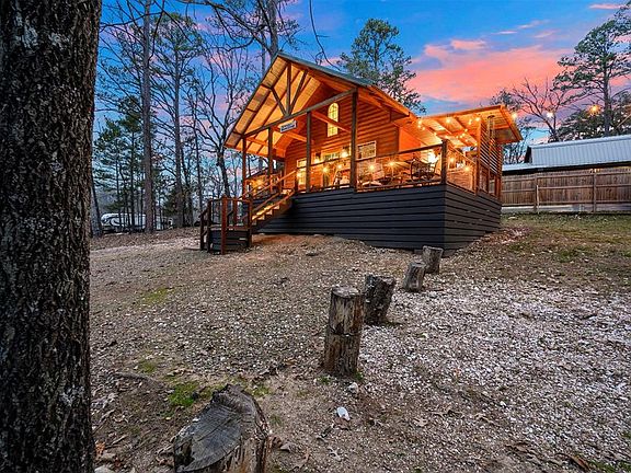 3rd image of 590 Chinook Rd