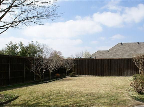 OVERSIZED CORNER LOT FOR BIG BACKYARD