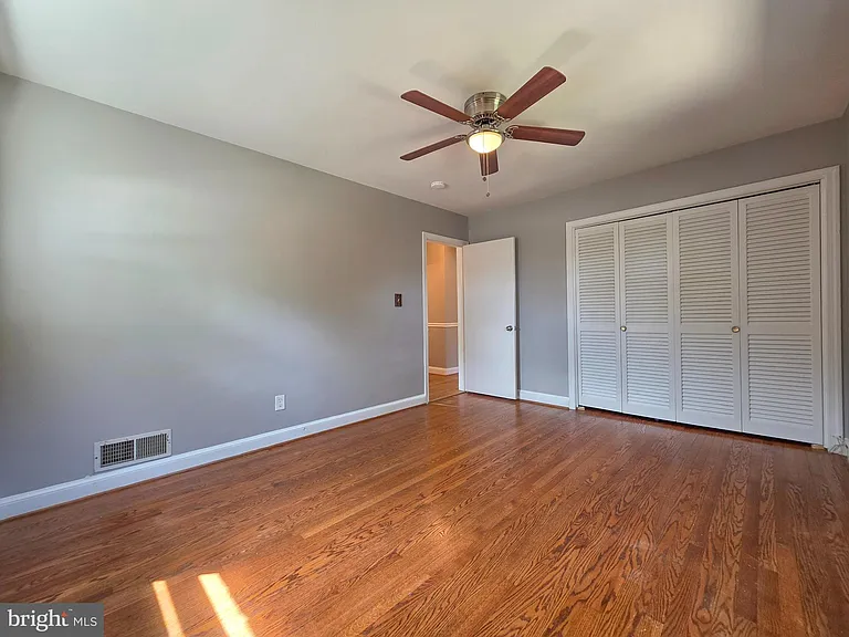 5921 Arlington Blvd — Photo 18