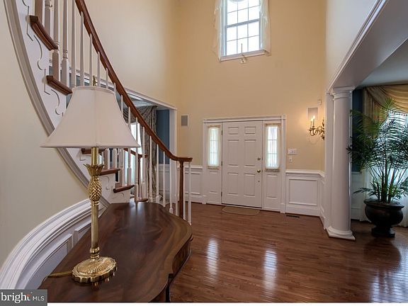2nd image of 323 Clubhouse Ln