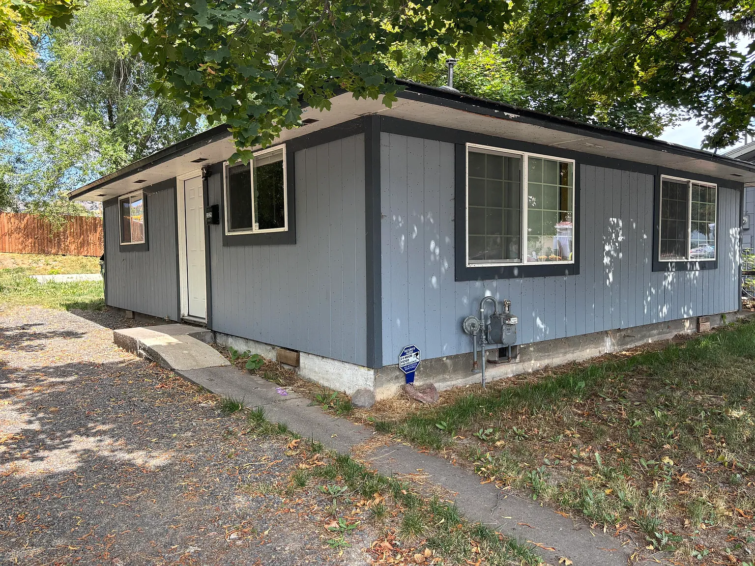 2325 Home Ave photo 1