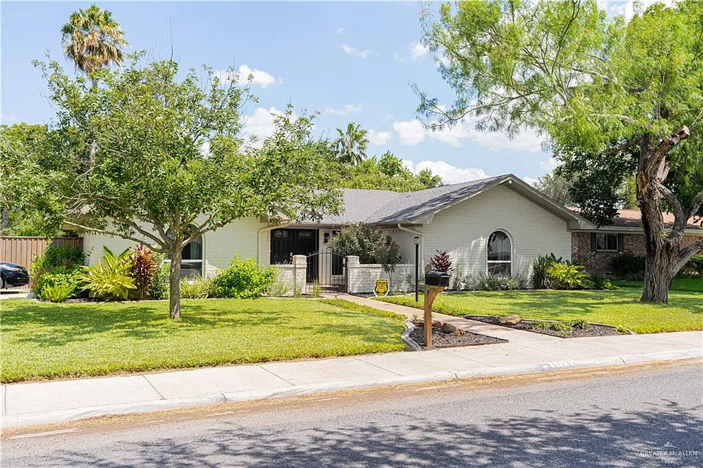 3 bed, 2.0 bath, 1795 sqft, $2,000 — Photo 2