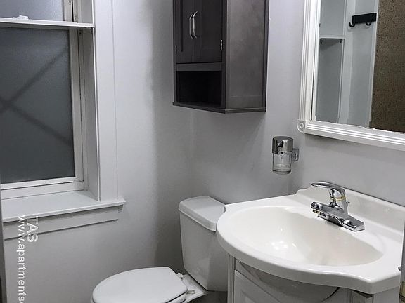 5th image of 1935 N Wood St #G