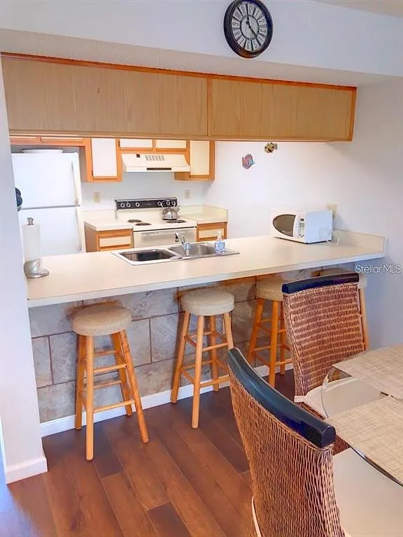 2 bed, 2.0 bath, 892 sqft, $3,000 — Photo 2
