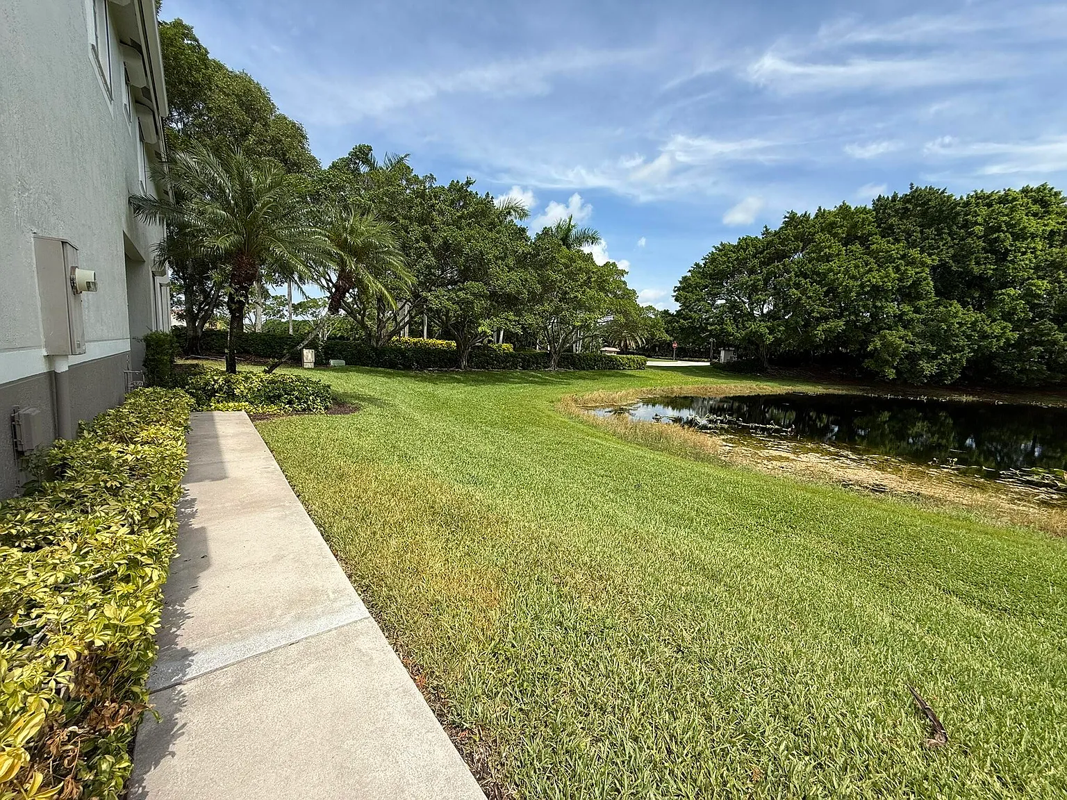 4 bed, 2.5 bath, 1728 sqft, $3,700 — Photo 3