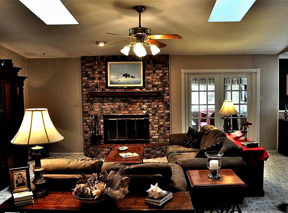 3rd image of 207 Skyview Dr
