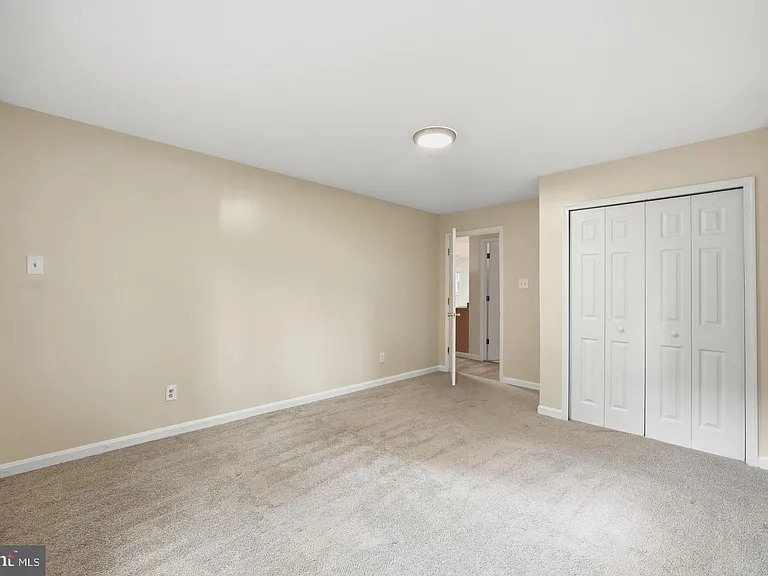 8402 Sleepy Hollow Rd — Photo 19