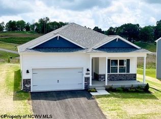 818 Bogey Ln, Maidsville, WV