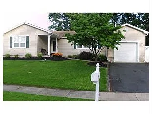 121 River St photo 1