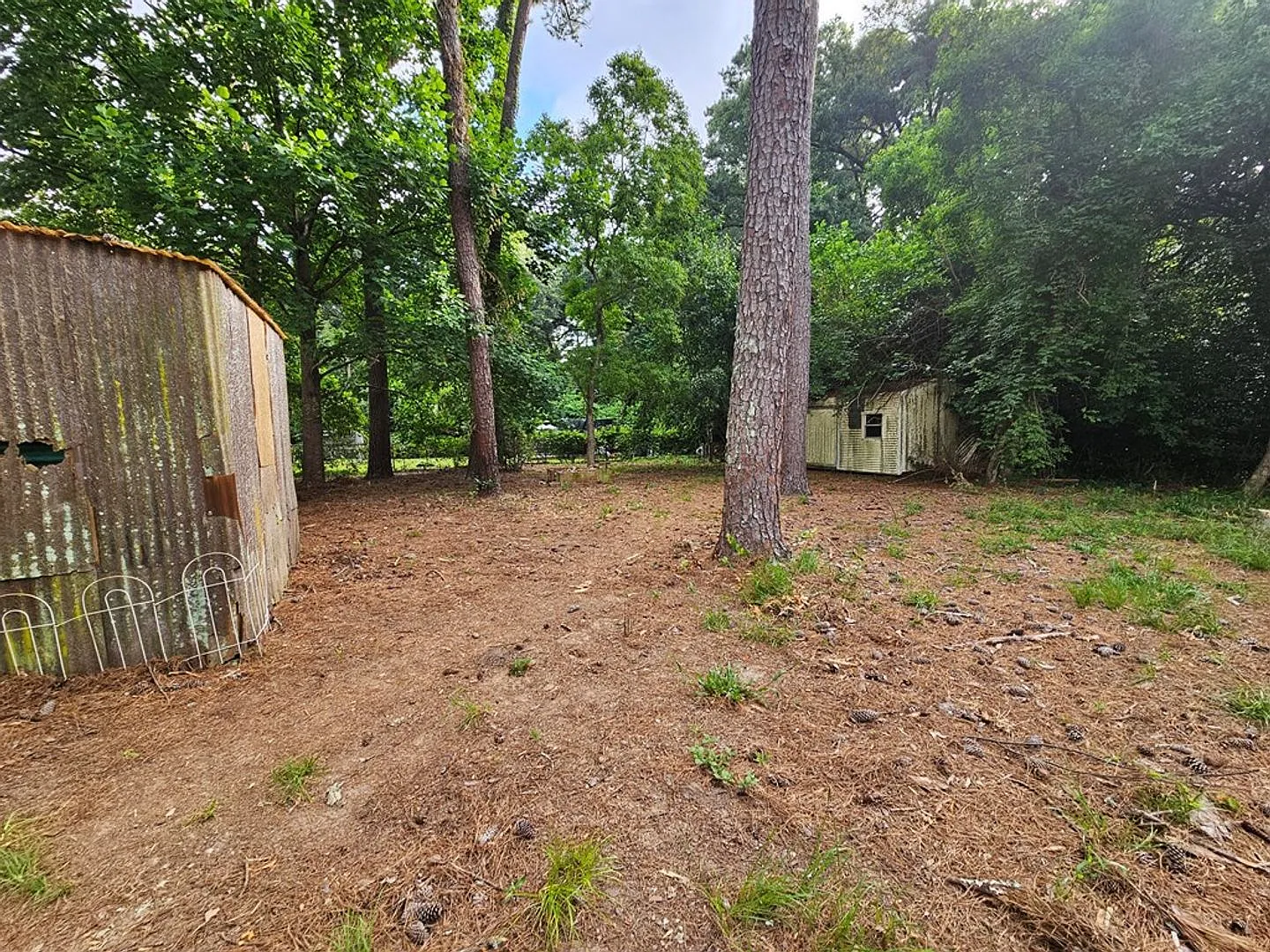 Section 8 Accepted on the 3 bedroom, 1 bath home. — Photo 2