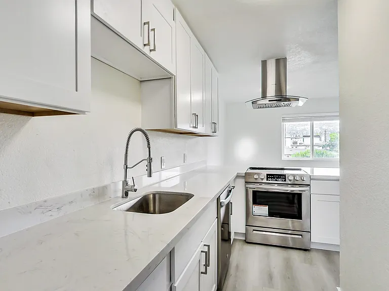 Laurel Haus — Photo 43
